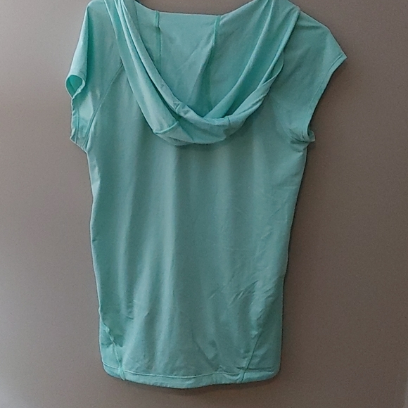 Activewear tshirt - Picture 2 of 3